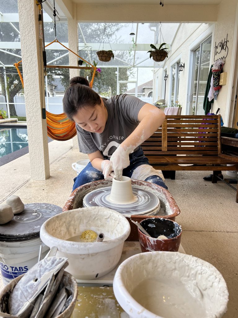 Single pottery wheel lesson