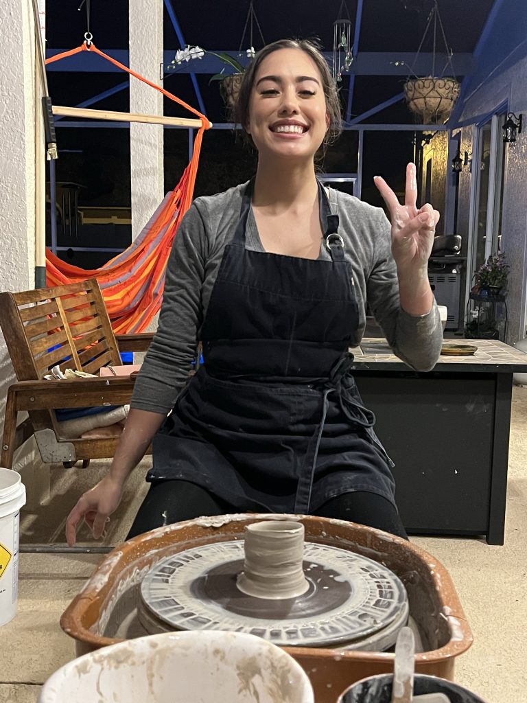 Single pottery wheel lesson